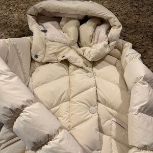Columbia Women’s puffer down jacket size large, new!!